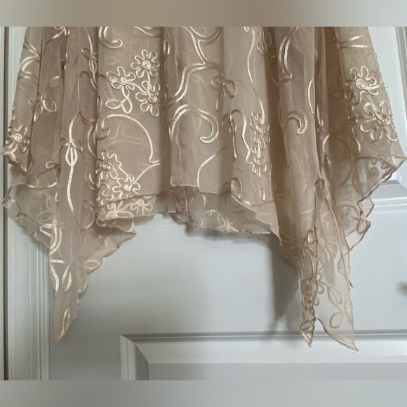 Embroidered Top - Picture 5 of 7